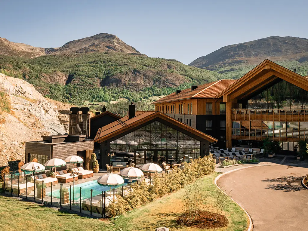 Fýri Resort i Hemsedal med utendørs basseng og utsikt mot fjellene